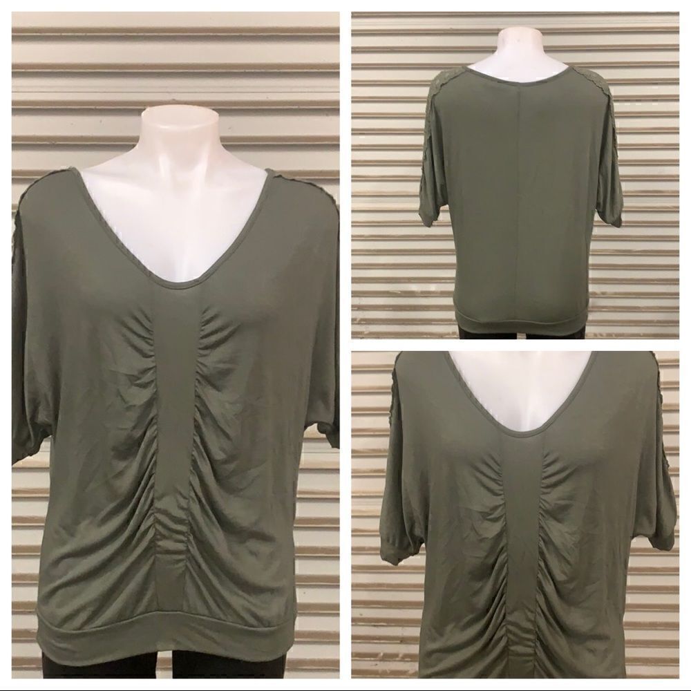 🛍️a.n.a. Green top size medium